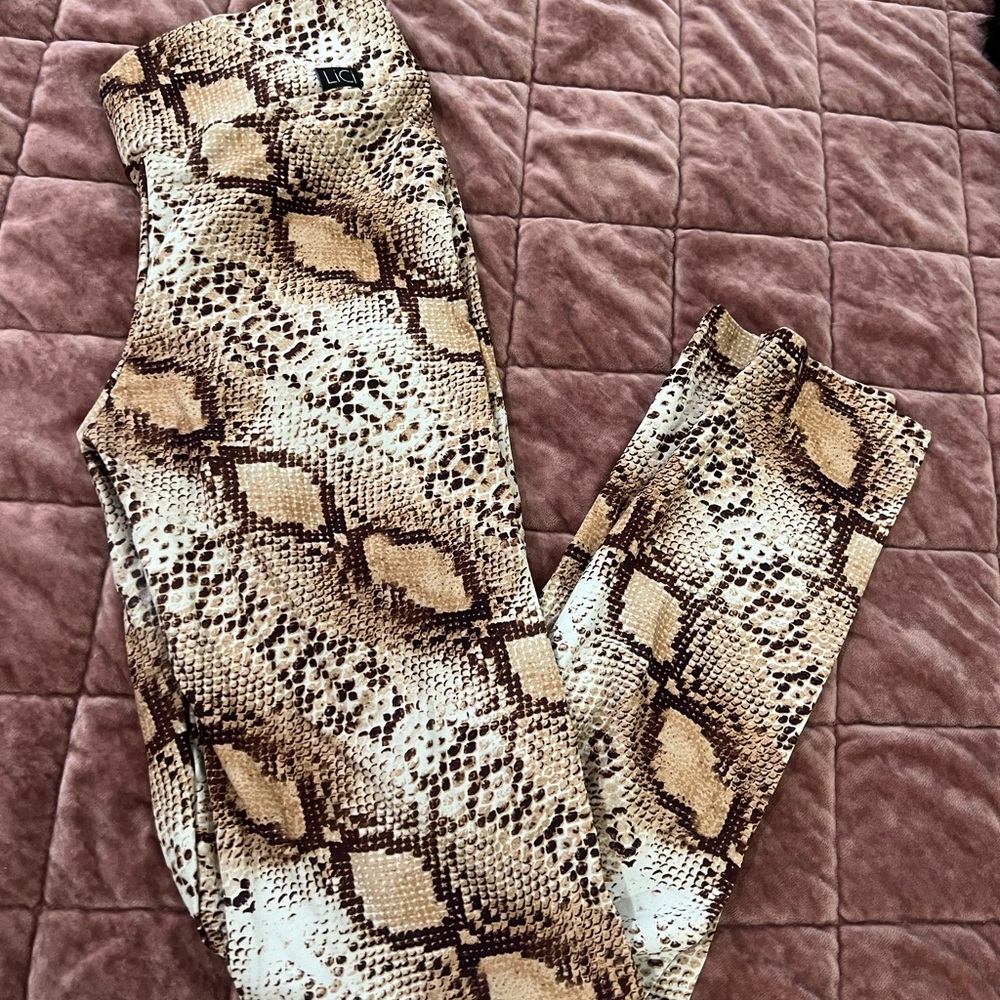 Lici fit scrunch leggings python